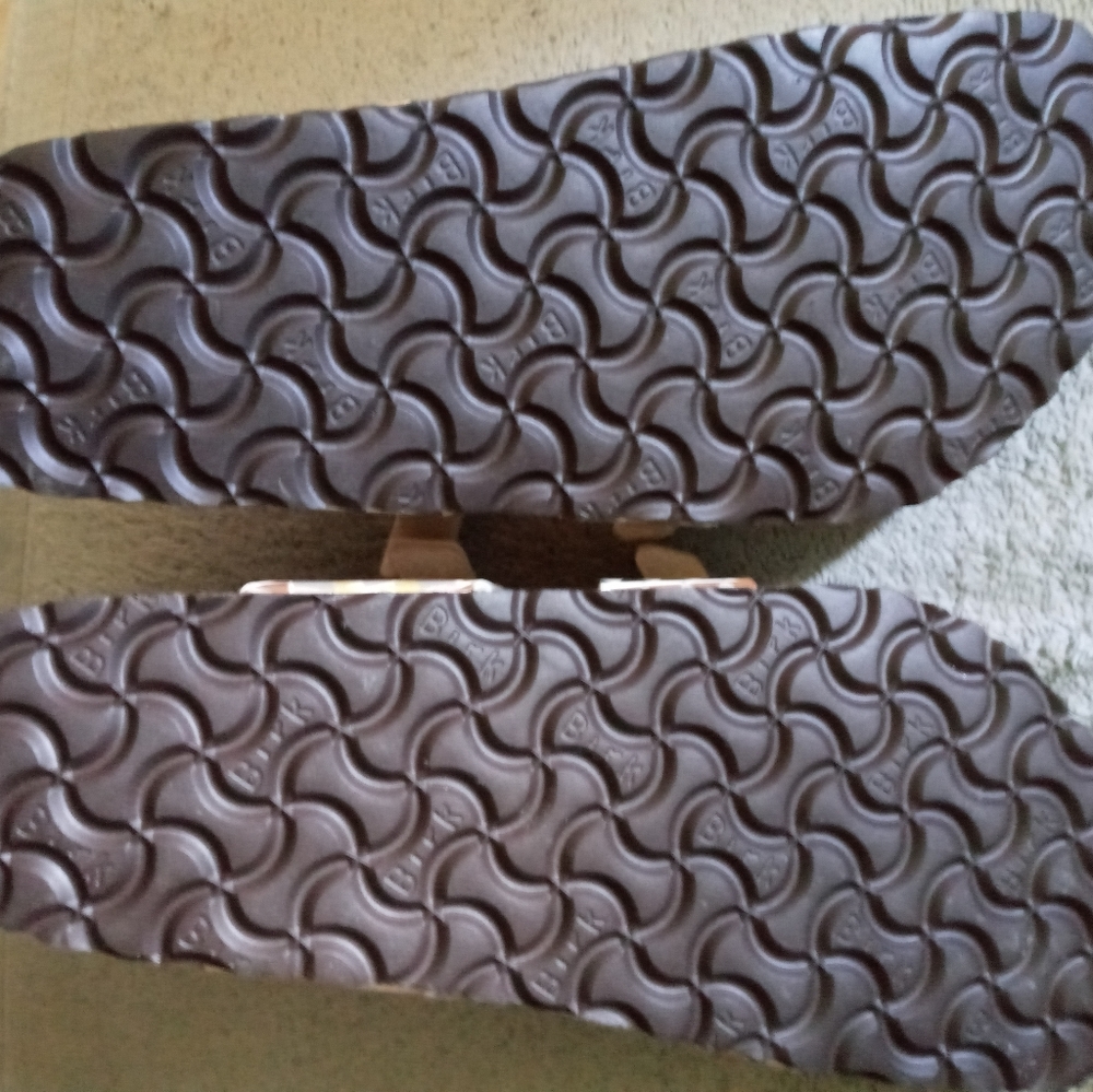 Sandal's - Picture 2 of 3